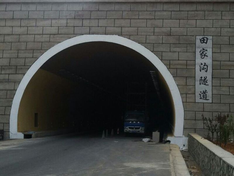 Light sea tunnel lights installed 865 sets of Qinhuangdao Funing County Tianjiagou tunnel production